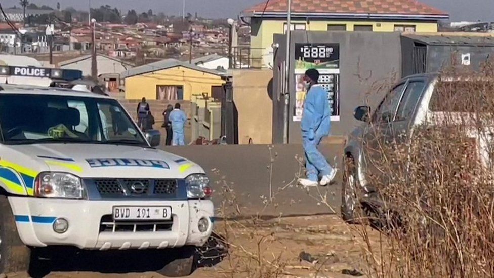 South Africa: Fifteen shot dead in Soweto township bar