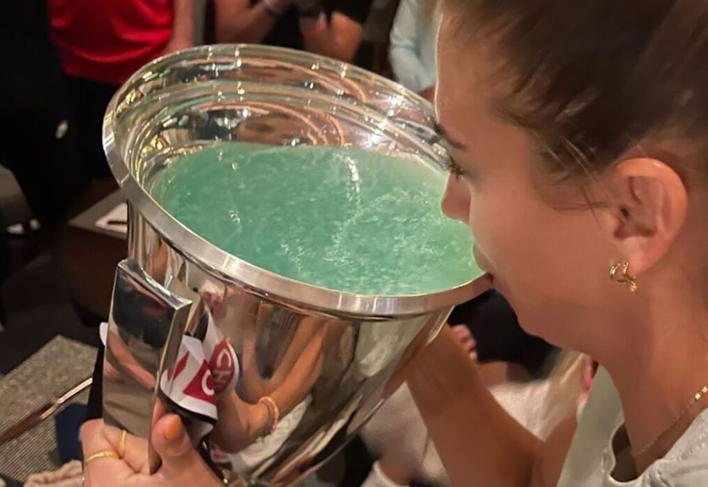 USWNT’s Morgan fits ’20 margaritas’ in CONCACAF W Championship trophy