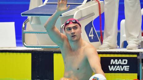 Russian swimmer smashes world record
