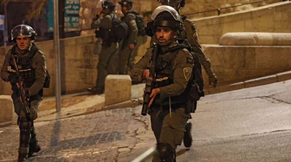 Police attack worshippers at Jerusalem’s Al-Aqsa Mosque, Gaza fires rockets into Israel